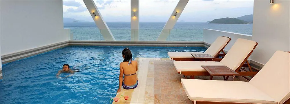 נה טראנג Dendro Beachfront Hotel  נה טראנג